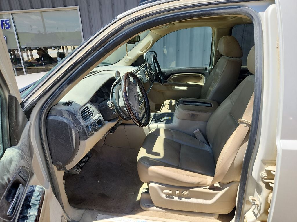 Used 2010 GMC Yukon Denali with VIN 1GKUKEEF8AR177693 for sale in Maquoketa, IA