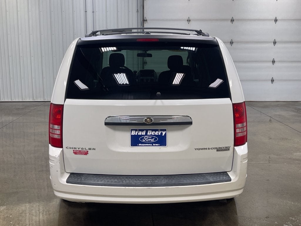 2010 Chrysler Town & Country Touring