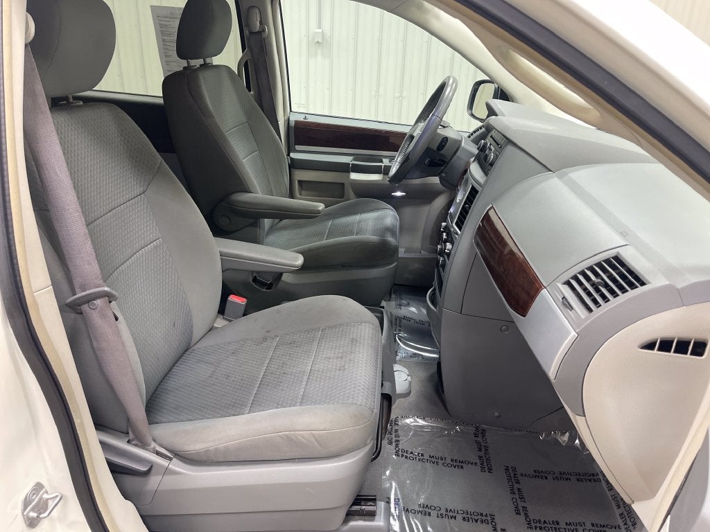 2010 Chrysler Town & Country Touring