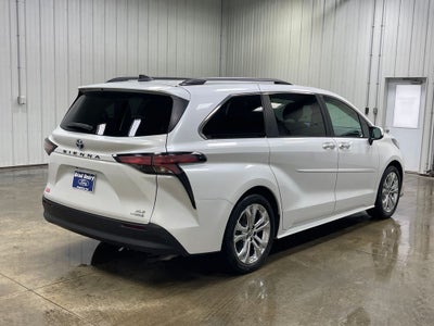 2022 Toyota Sienna XLE 7 Passenger