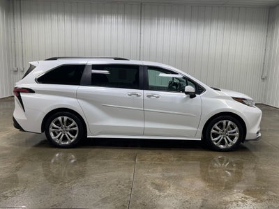 2022 Toyota Sienna XLE 7 Passenger