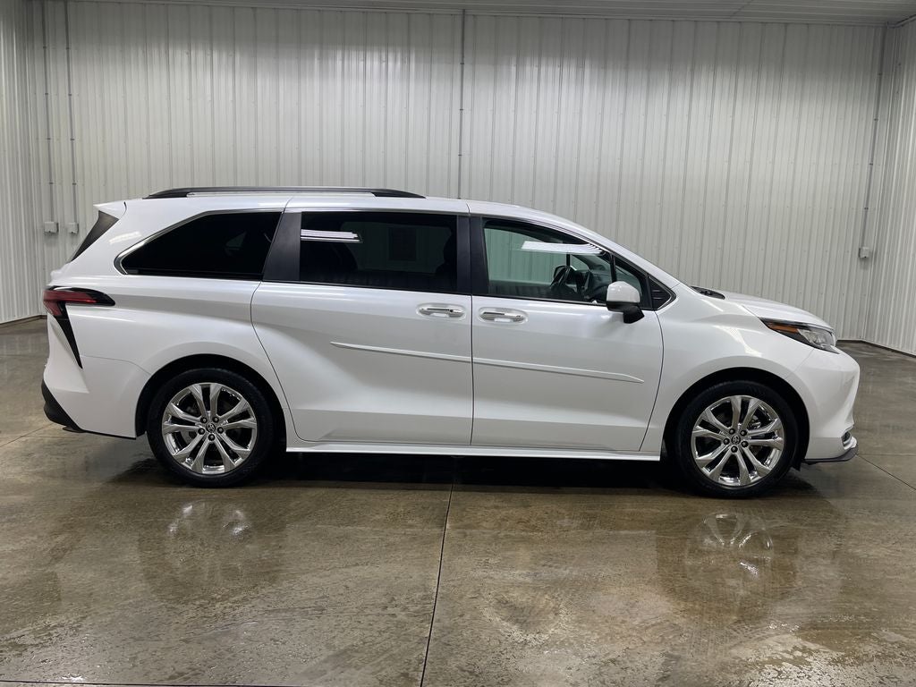 2022 Toyota Sienna XLE 7 Passenger