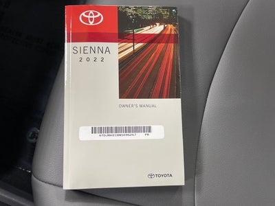 2022 Toyota Sienna XLE 7 Passenger